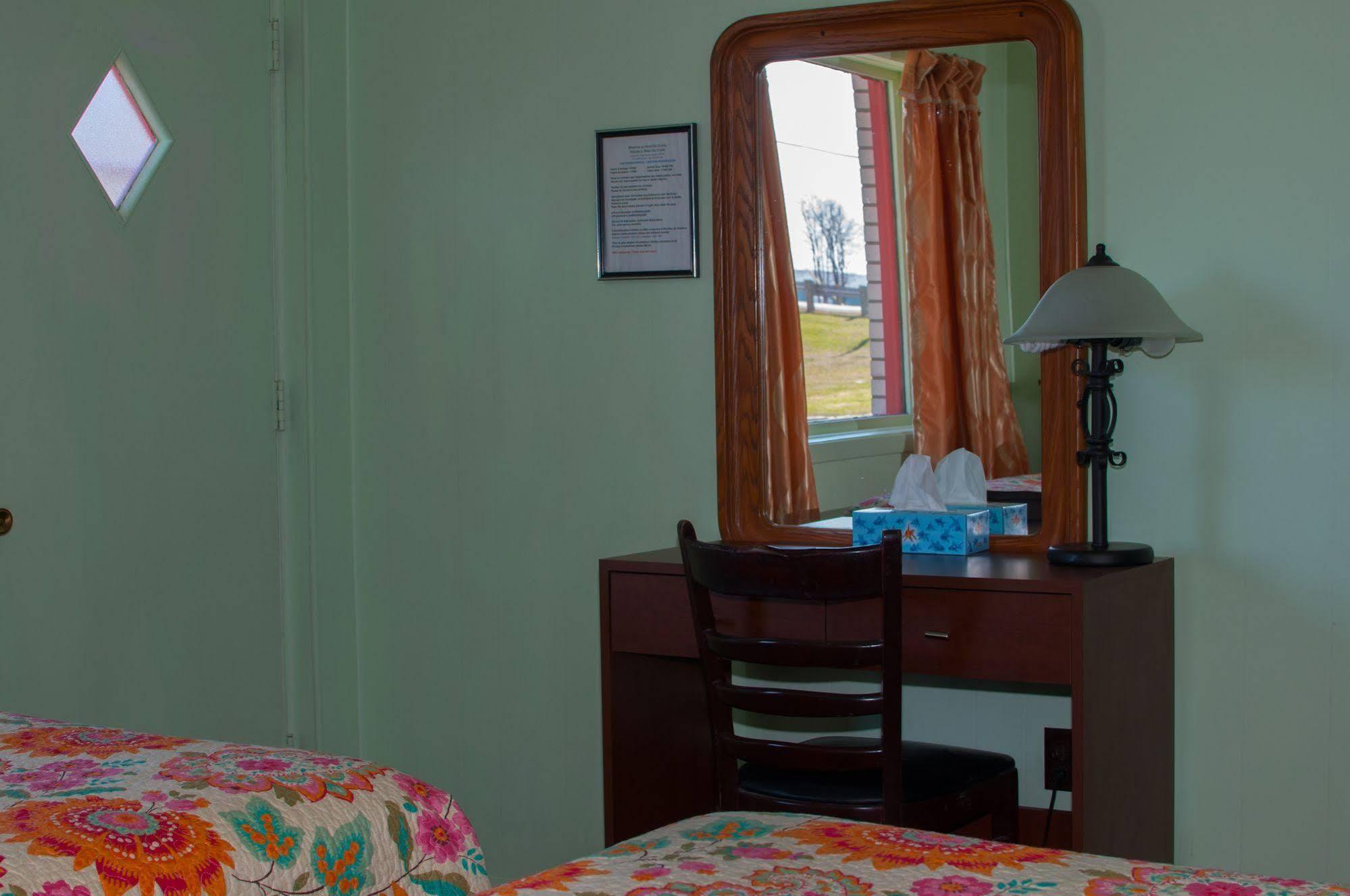 Motel Des Erables Coteau-du-Lac Eksteriør bilde