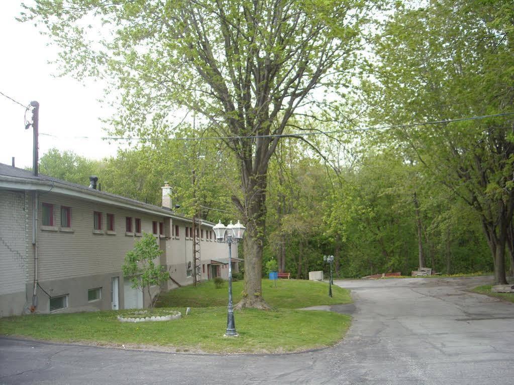 Motel Des Erables Coteau-du-Lac Eksteriør bilde