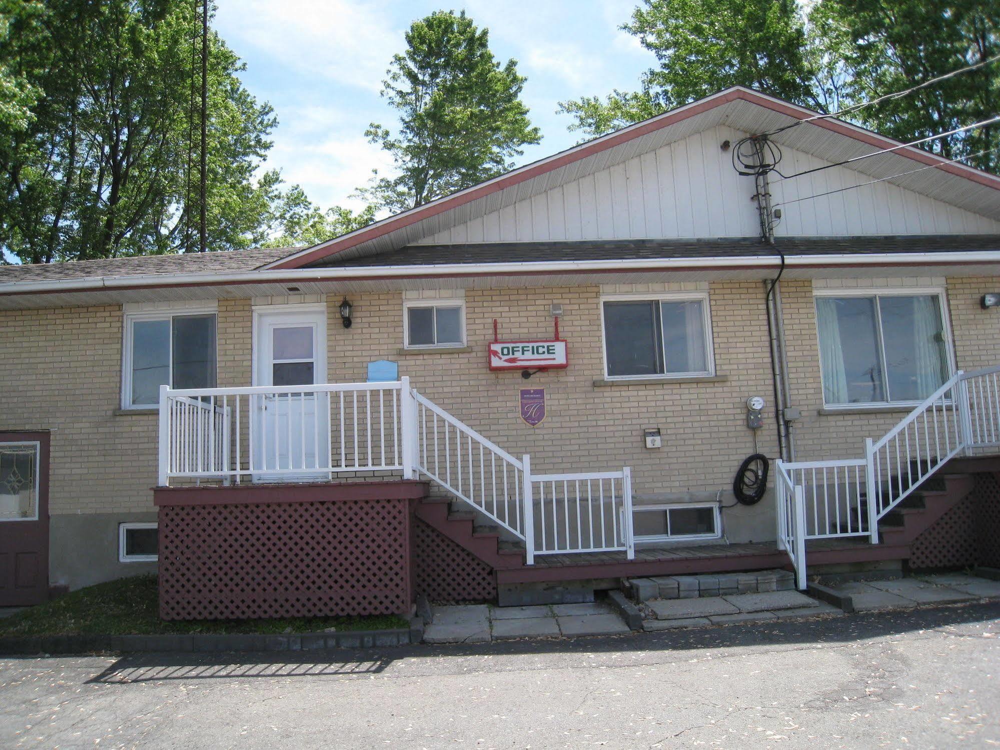 Motel Des Erables Coteau-du-Lac Eksteriør bilde